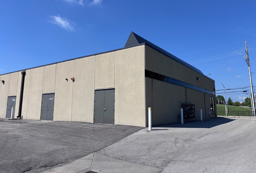 More Photos Of 15000-15042 W 106th St, Lenexa Flex For Lease