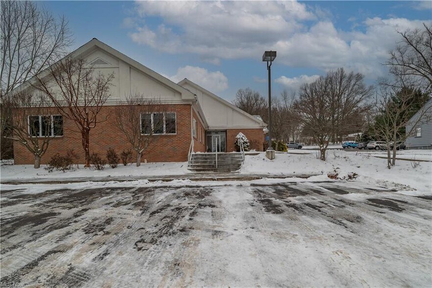 More Photos Of 260 Niles Cortland Rd NE, Warren Office For Sale