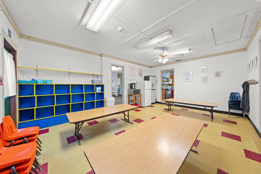 More Photos Of 102 S Highland St, Bushnell Daycare Center For Sale