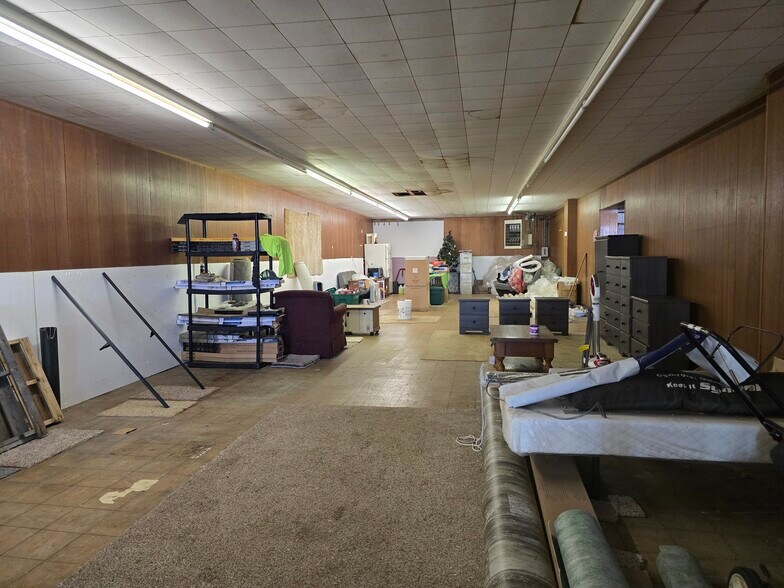 More Photos Of 2320 MN-60 Hwy, Windom General Retail For Sale