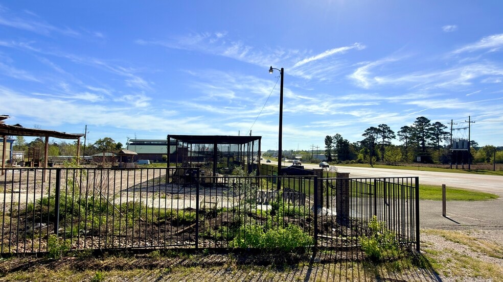More Photos Of 20698 Eva St, Montgomery Garden Center For Lease
