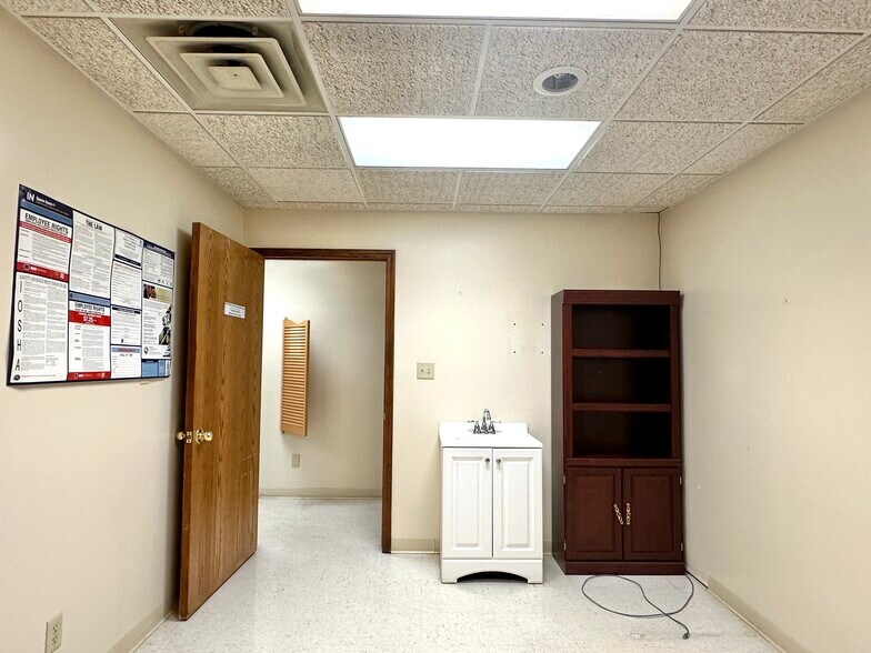 More Photos Of 100-120 E 90th Dr, Merrillville Office For Lease