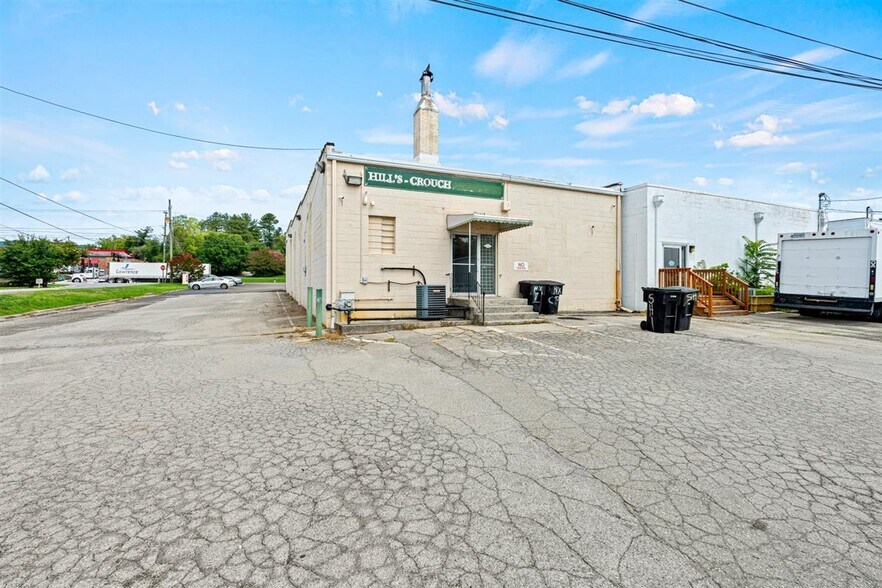 More Photos Of 7535 Williamson Rd, Roanoke Restaurant For Lease