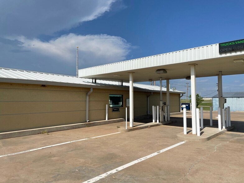 More Photos Of 924 Missouri, Walters Bank For Sale