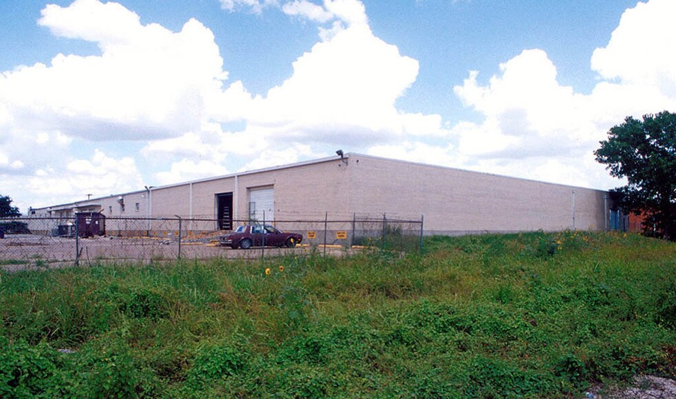 More Photos Of 8319 Chancellor Row, Dallas Warehouse For Sale