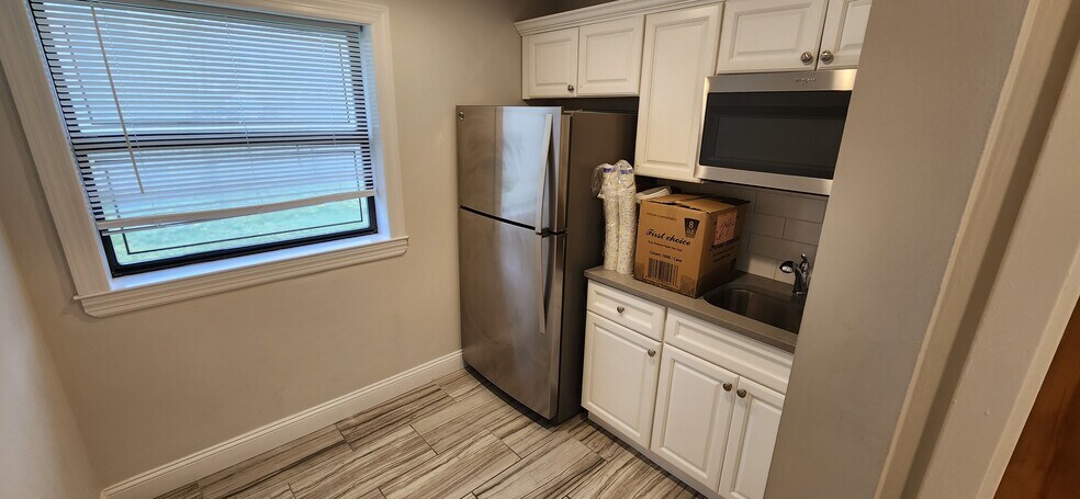 More Photos Of 868 Church St, Bohemia Office For Lease