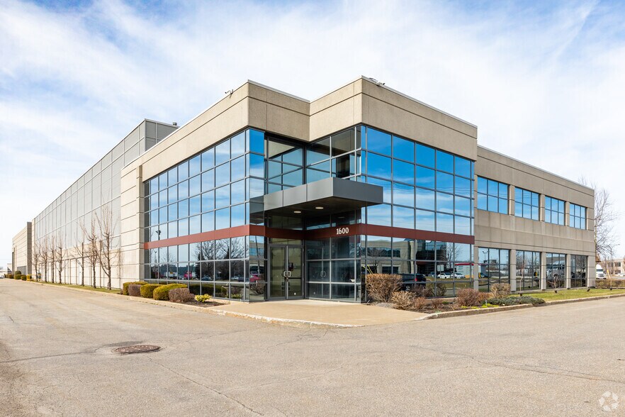 Primary Photo Of 1600-1660 Av 32e, Montréal Warehouse For Lease