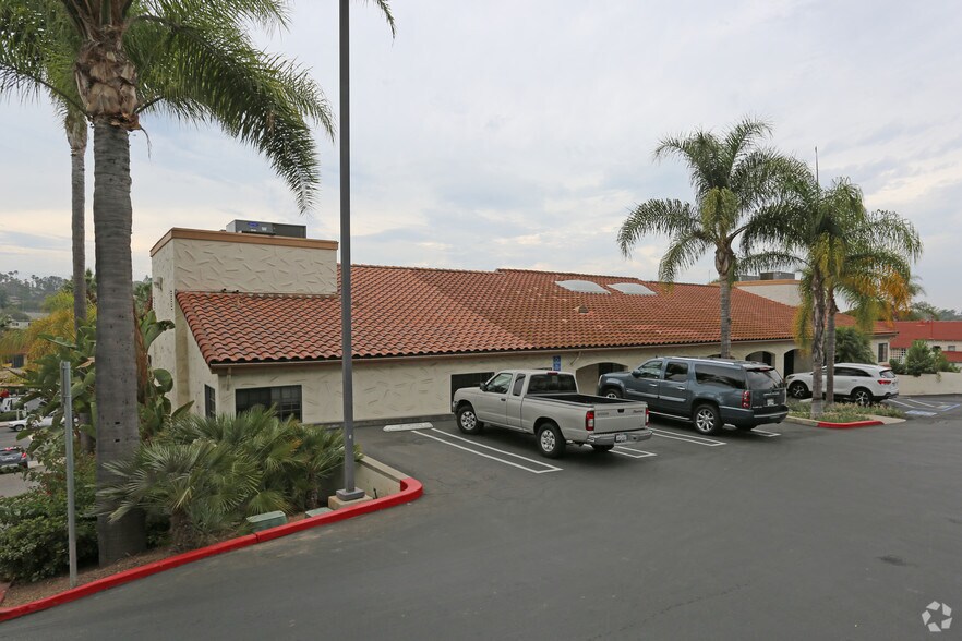 More Photos Of 1020 S Santa Fe Ave, Vista Office For Lease