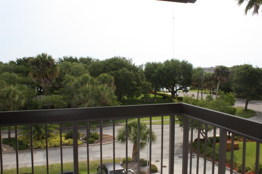 More Photos Of 2210 S Front St, Melbourne Office For Lease