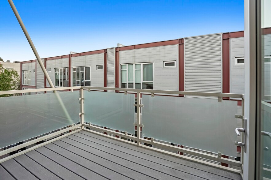 More Photos Of 3450 Cahuenga Blvd W, Los Angeles Office Residential For Lease