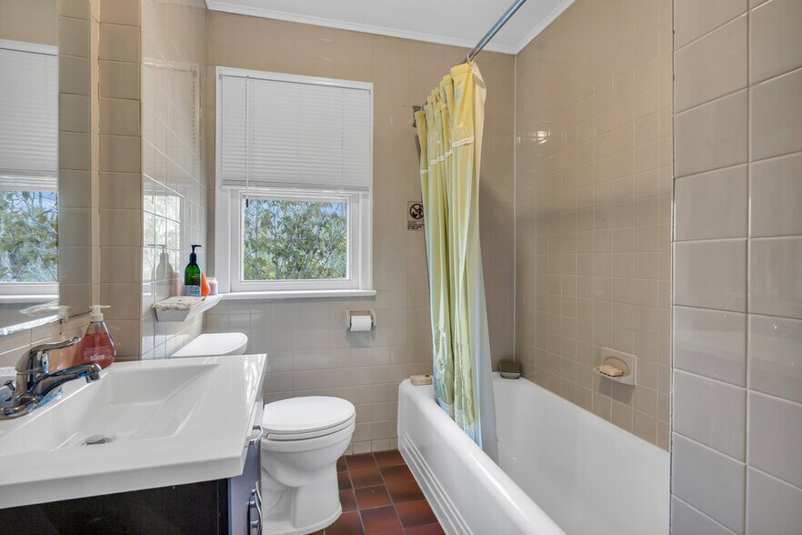 More Photos Of 261 Rt 34, Colts Neck Veterinarian Kennel For Sale