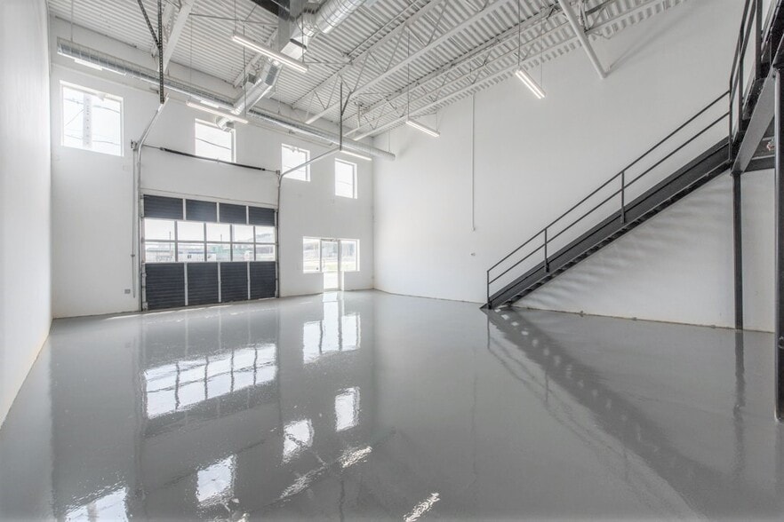 More Photos Of 6 Carlaw Ave, Toronto Showroom For Lease