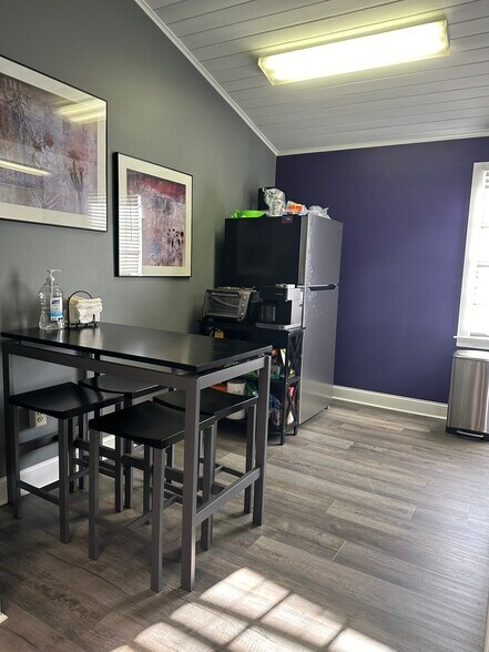 More Photos Of 10 N Main St, Yardley Office For Lease