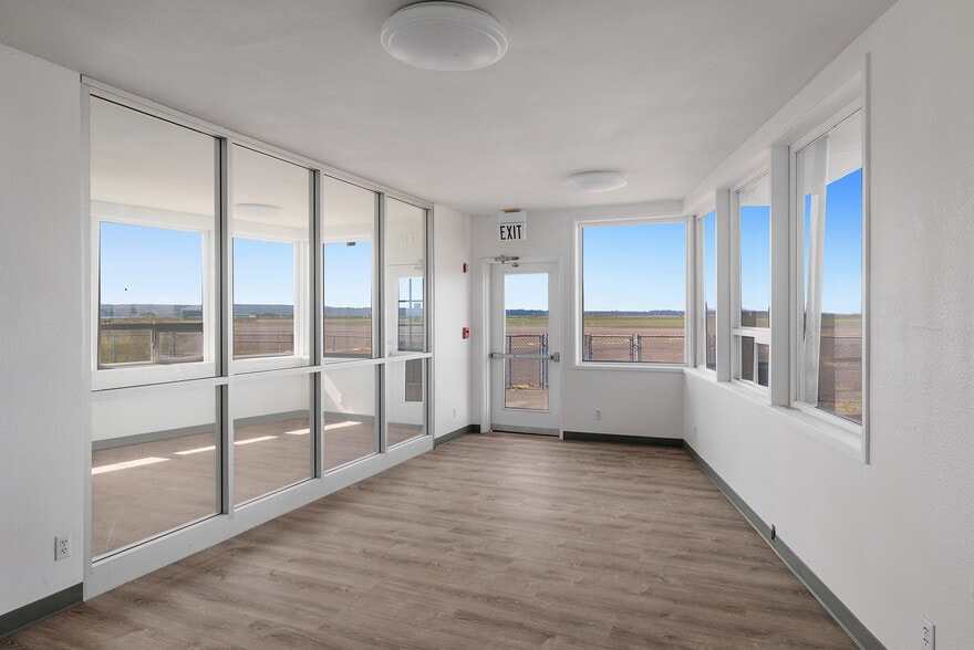 More Photos Of 1300 Airport way, Hoquiam Flex For Lease