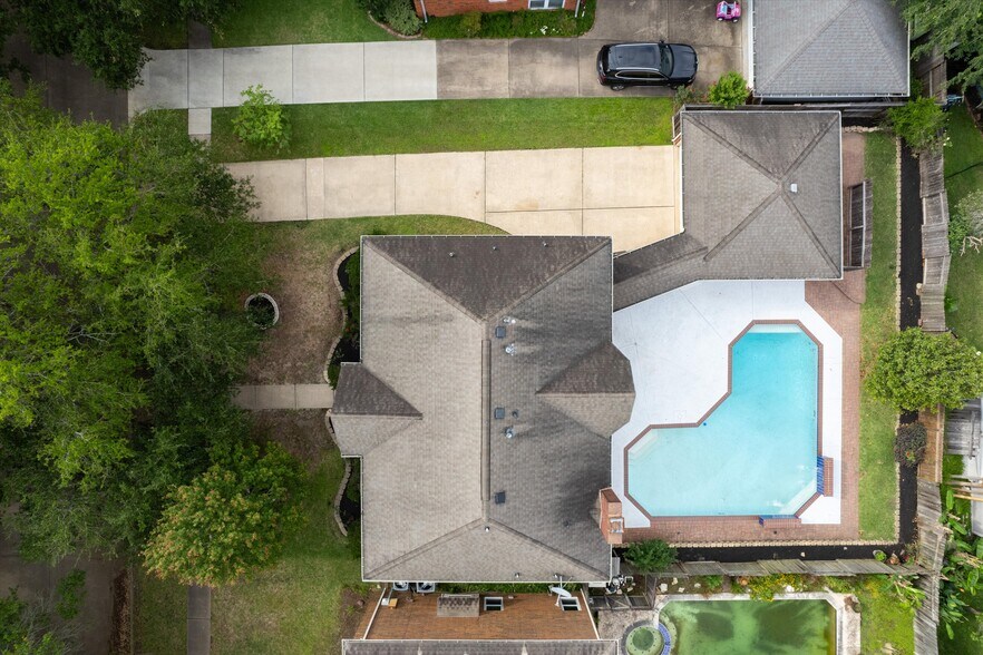 More Photos Of 124 Lake Point Dr, League City Specialty For Sale
