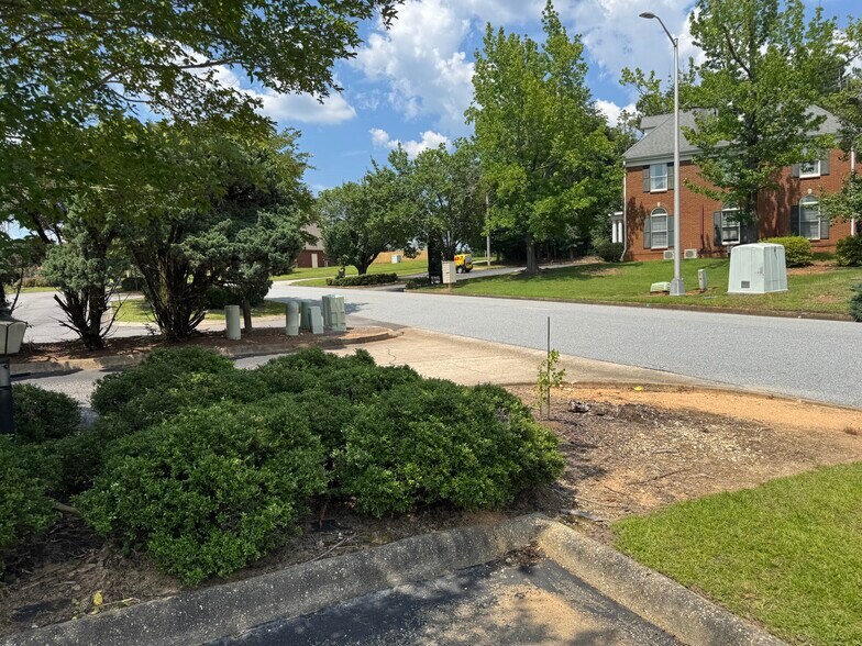 More Photos Of 2104-2112 Executive Park Dr, Opelika Office For Lease