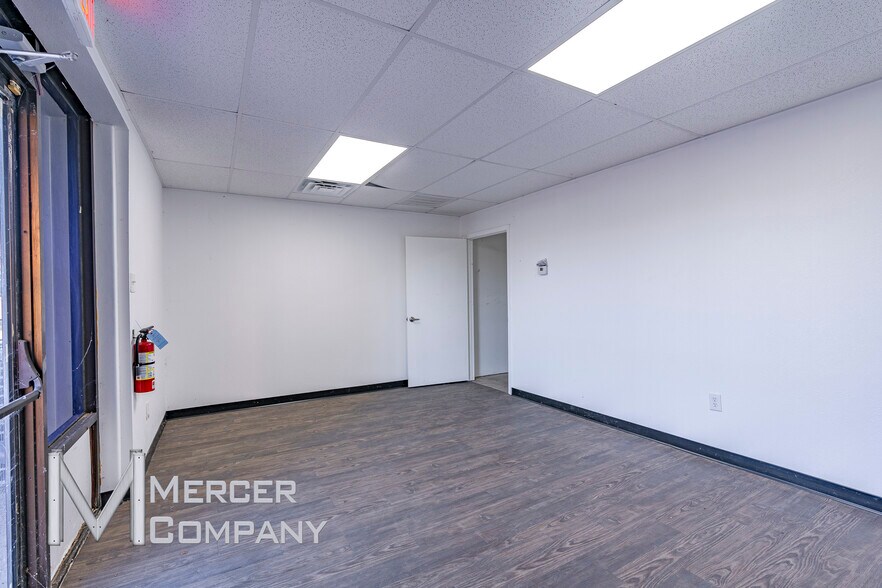 More Photos Of 801 Secretary Dr, Arlington Warehouse For Lease