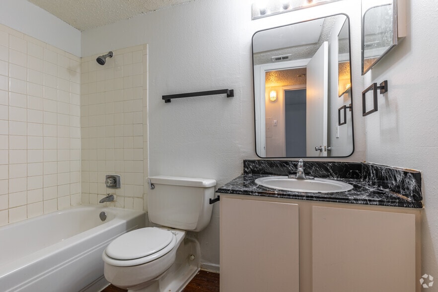 More Photos Of 6402 Albany Ave, Lubbock Apartments For Sale