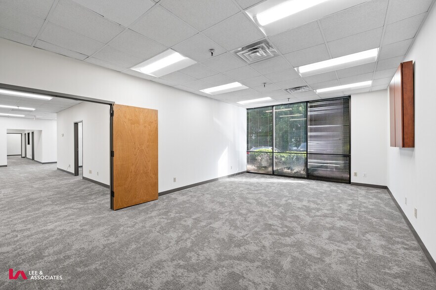 More Photos Of 3715 Atlanta Industrial Pky NW, Atlanta Warehouse For Lease