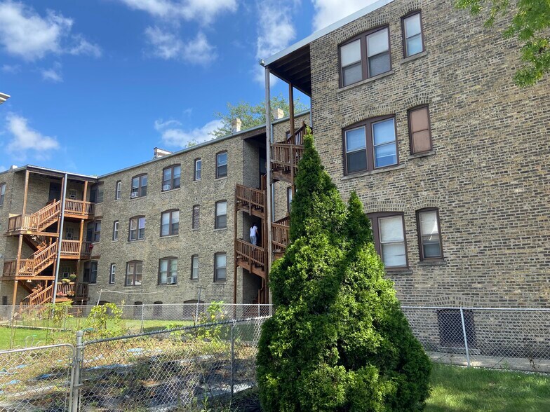 More Photos Of 4832 W Montrose Ave, Chicago Apartments For Sale