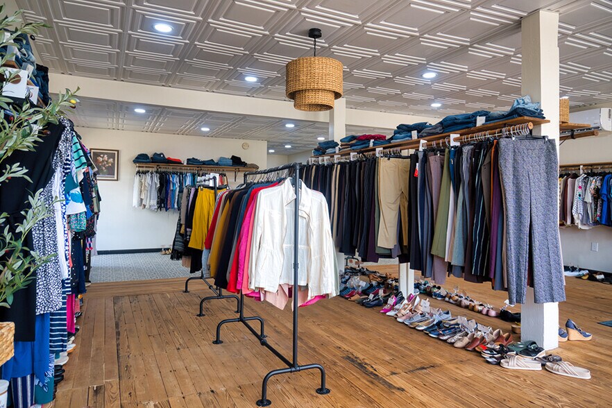 More Photos Of 5708 Grand Central Ave, Vienna Storefront Retail Residential For Sale