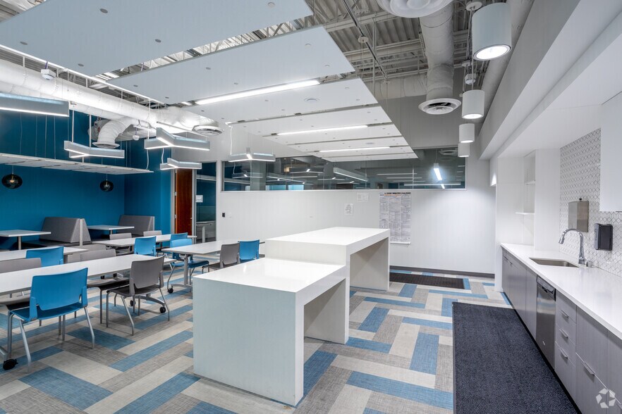 More Photos Of 4930 Directors Pl, San Diego Unknown For Lease