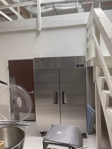 More Photos Of 2624-2626 Lavery Ct, Newbury Park Unknown For Lease