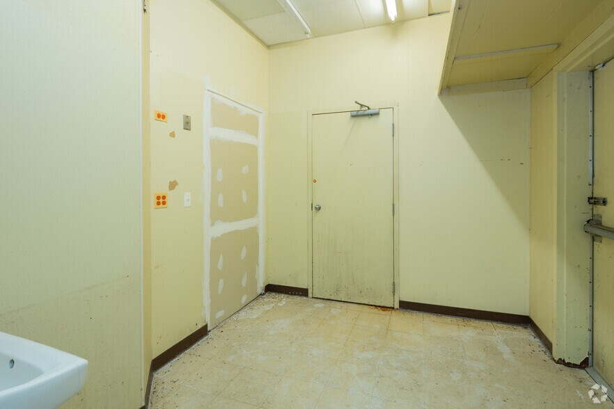 More Photos Of 2700 E Sauk Trail Rd, Sauk Village Storefront Retail Office For Sale