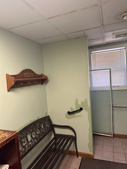 More Photos Of 40 S River Rd, Bedford Medical For Sale