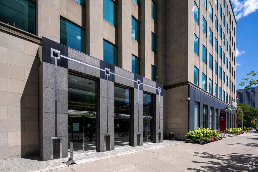 More Photos Of 375 University Ave, Toronto Office For Lease