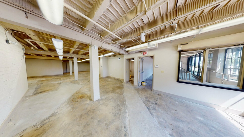 More Photos Of 306 6th St SW, Roanoke Office For Lease