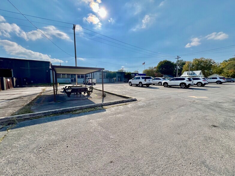 More Photos Of 204 Red Rd, McMinnville Warehouse For Lease