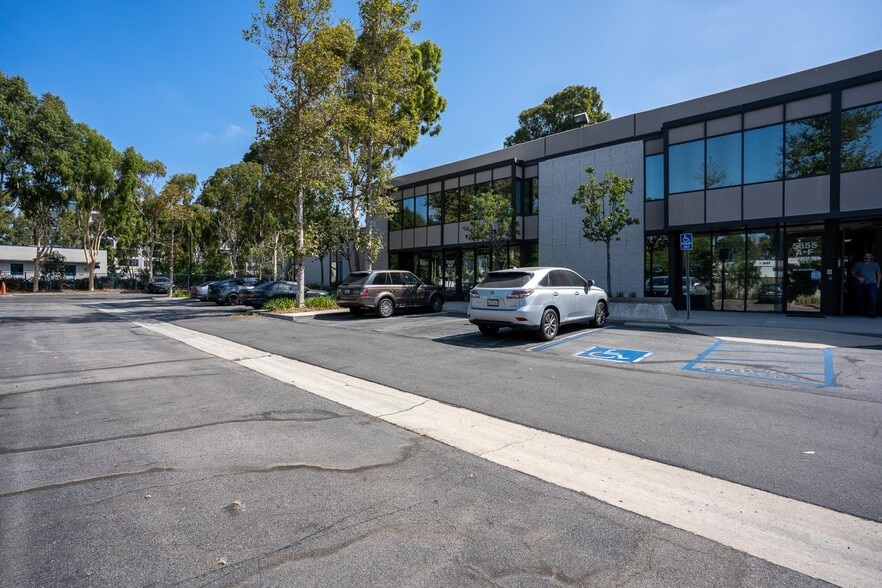 More Photos Of 5800-5860 Hannum Ave, Los Angeles Unknown For Lease