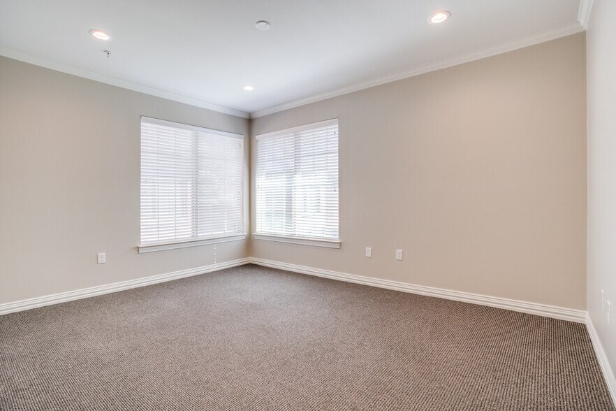 More Photos Of 425 Old Newman Rd, Frisco Medical For Lease