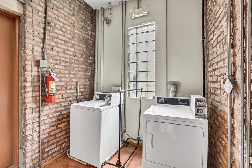 More Photos Of 1440 N Leavitt St, Chicago Apartments For Sale