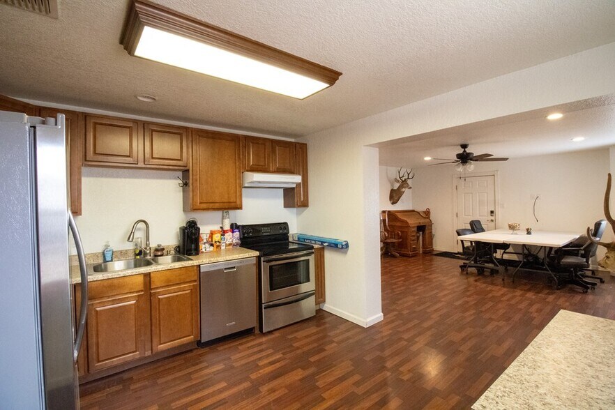 More Photos Of 7007 Farm to Market 846, Knott Office For Sale