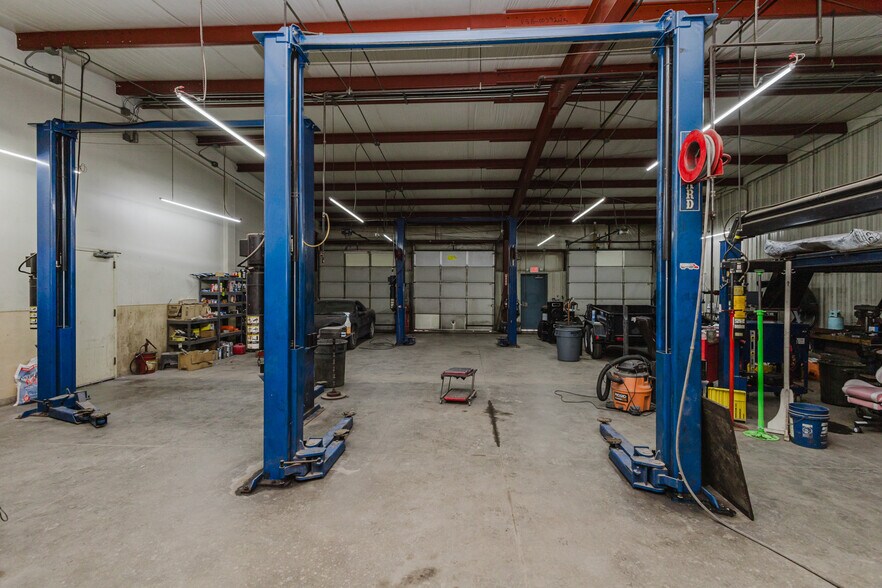 More Photos Of 2555 N Market St, Wichita Auto Repair For Sale
