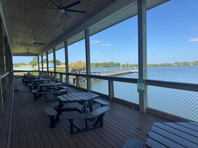 More Photos Of 330 Denton Ave, Auburndale Restaurant For Lease