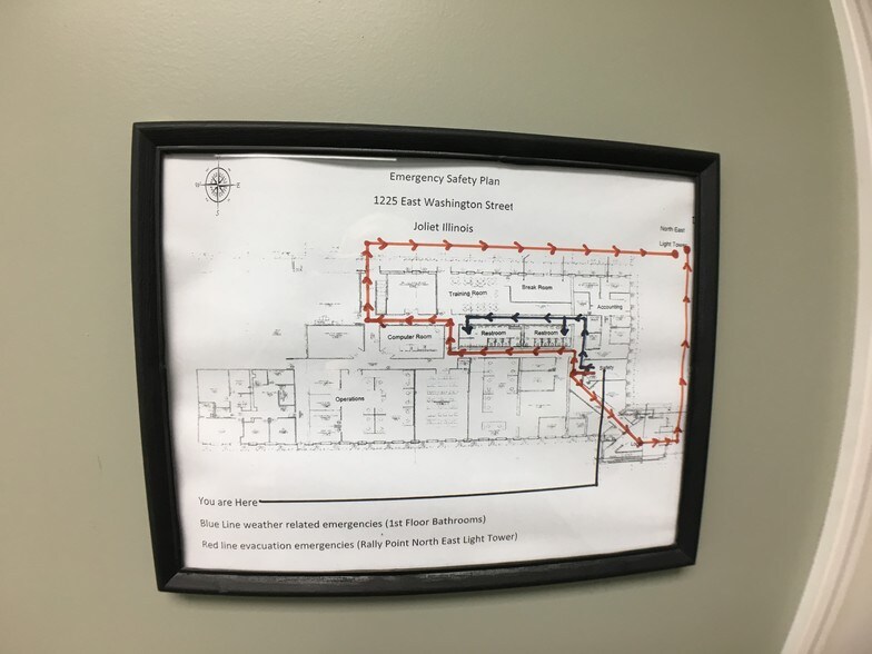 More Photos Of 1225 E Washington St, Joliet Flex For Sale