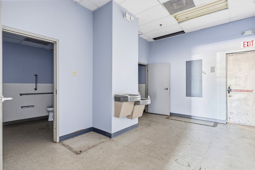 More Photos Of 5025 W Expressway 83, McAllen Restaurant For Lease