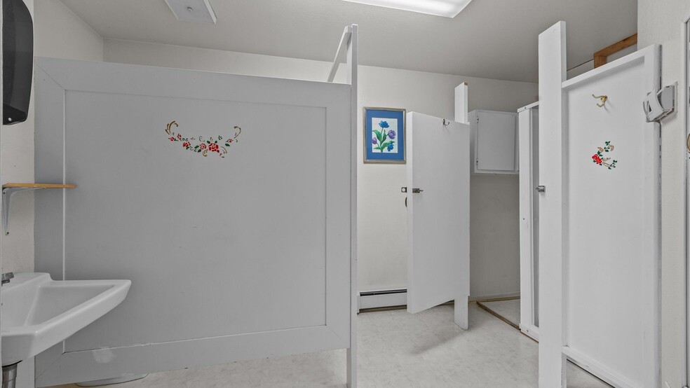 More Photos Of 2935 Patterson Rd, Grand Junction Specialty For Sale