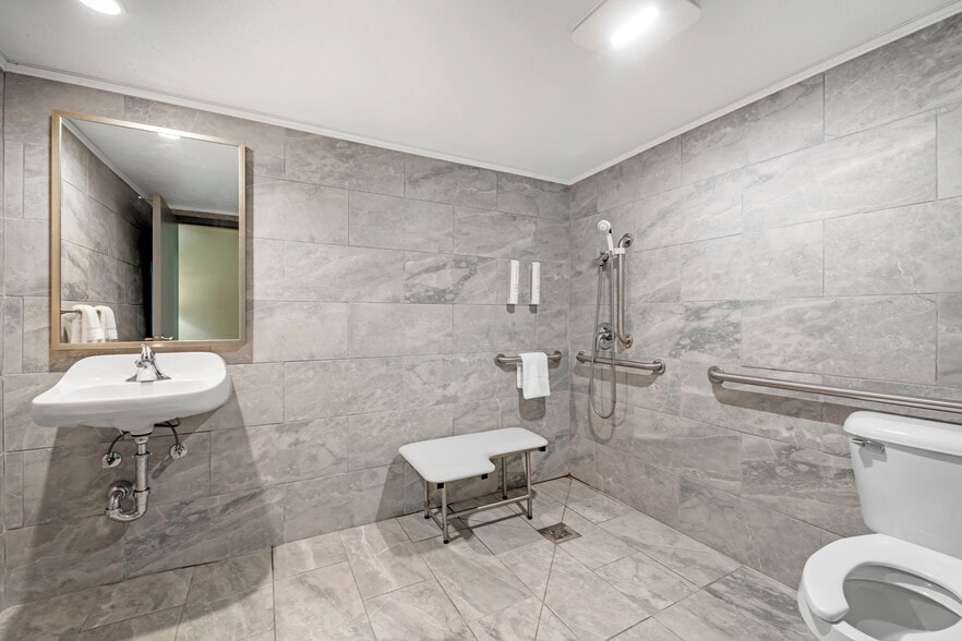 More Photos Of 250 W Church St, Mishicot Hotel For Sale