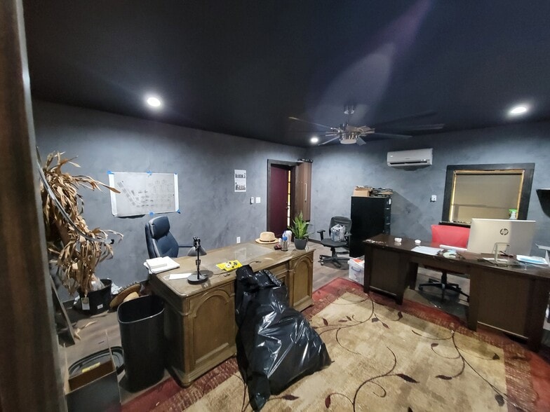 More Photos Of 6266 Janes Ln, Naples Manufacturing For Lease