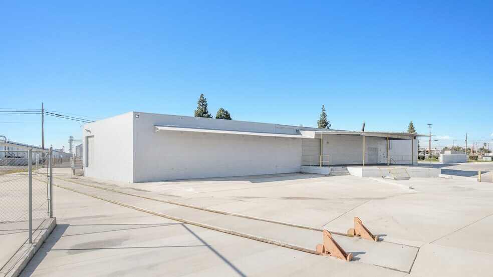 More Photos Of 2641 S Maple Ave, Fresno Warehouse For Lease