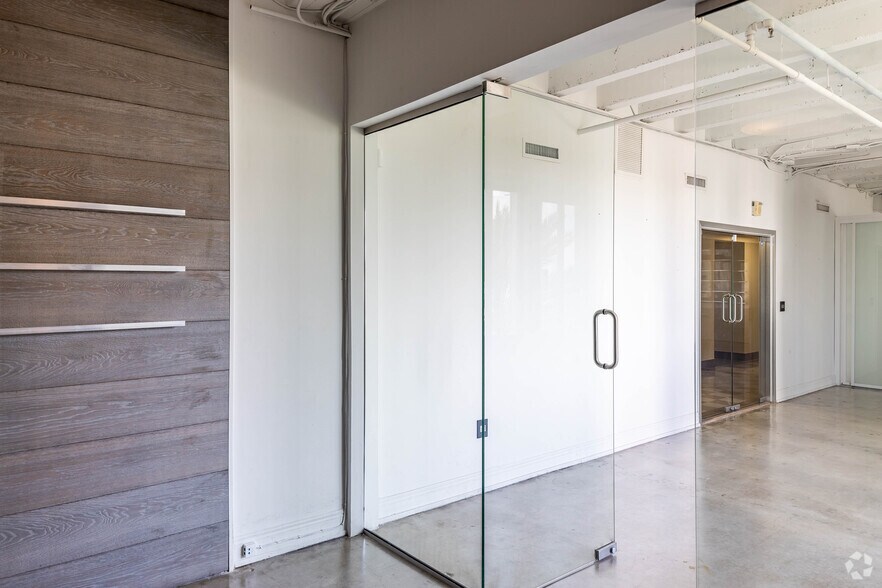 More Photos Of 420 Lincoln Rd, Miami Beach Loft Creative Space For Lease