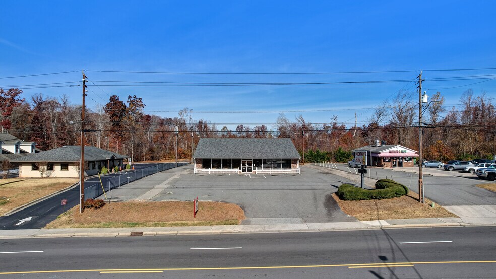 More Photos Of 247 W Kings Hwy, Eden Storefront Retail Office For Sale