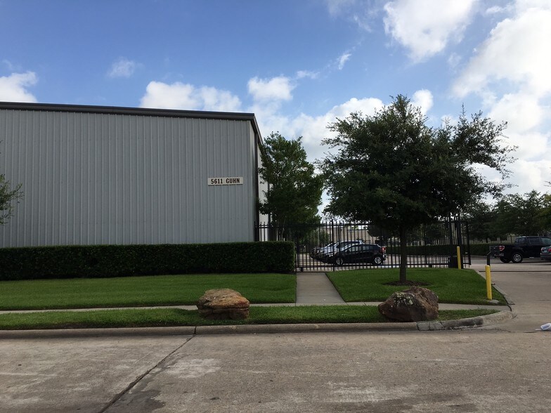 More Photos Of 5611 Guhn Rd, Houston Warehouse For Lease