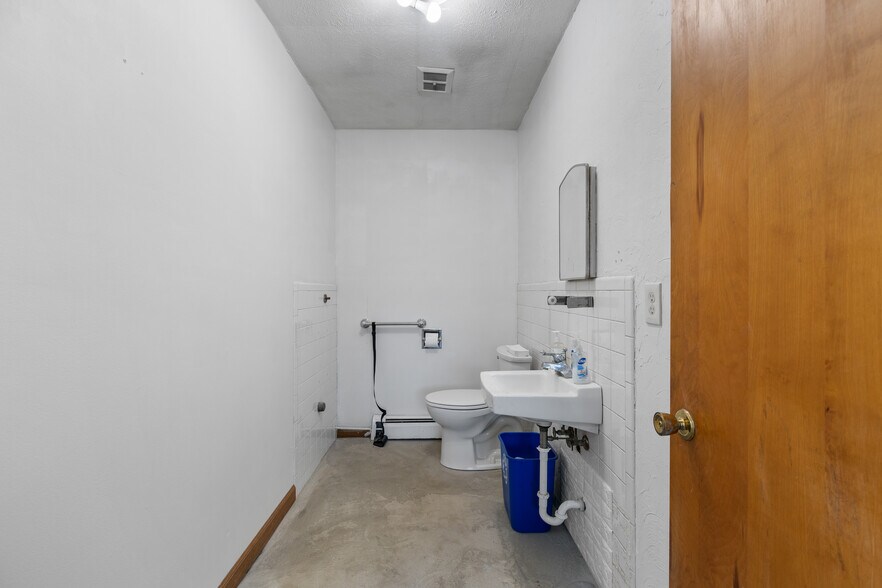 More Photos Of 7000 Manchester Rd, Canal Fulton Office For Sale