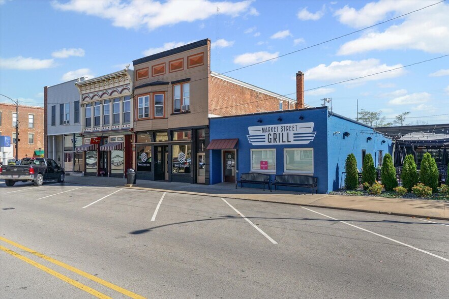 More Photos Of 125 S Market St, Paxton Specialty For Sale