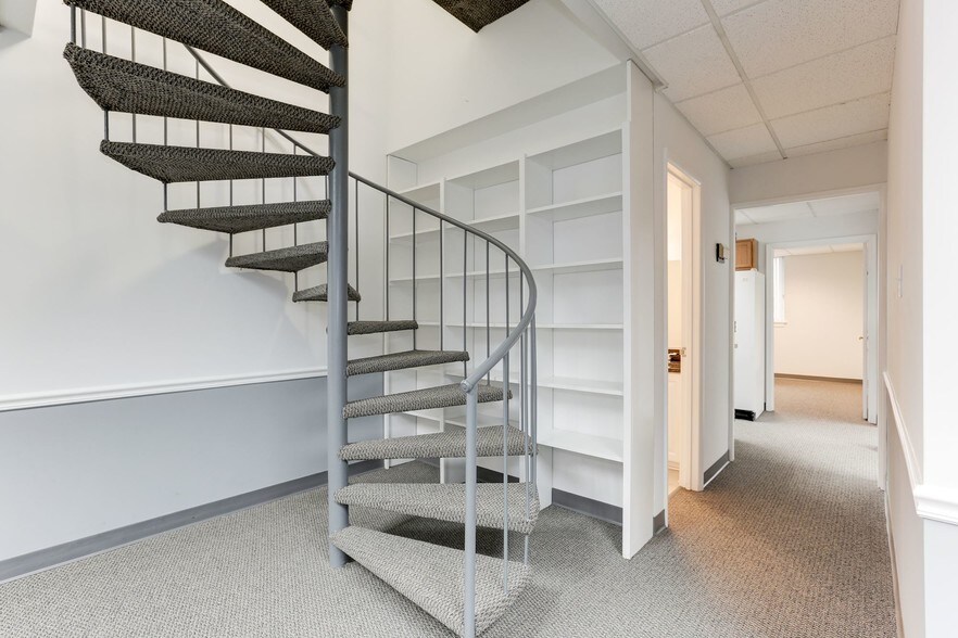 More Photos Of 2915-2917 Hunter Mill Rd, Oakton Medical For Sale